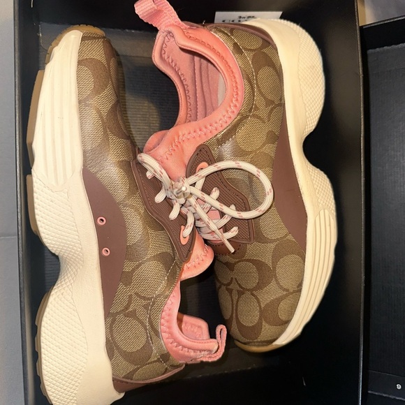 Coach Shoes - Coach Lowline 270 Signature Sneakers – Pink/Brown 🤎
SOLD OUT ONLINE